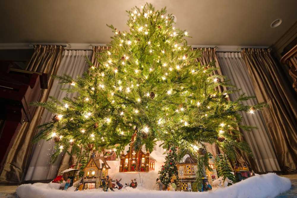 Best Deals on Prelit Christmas Trees