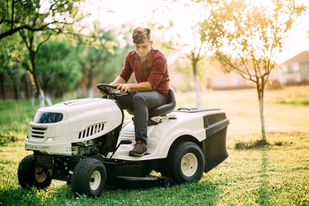How John Deere Lawn tractors simplify your gardening work