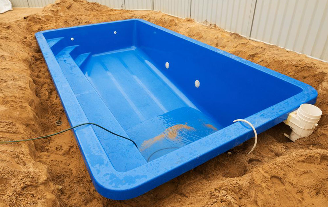 How to maintain fiberglass pools