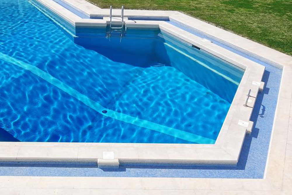 Types of above ground pool liners