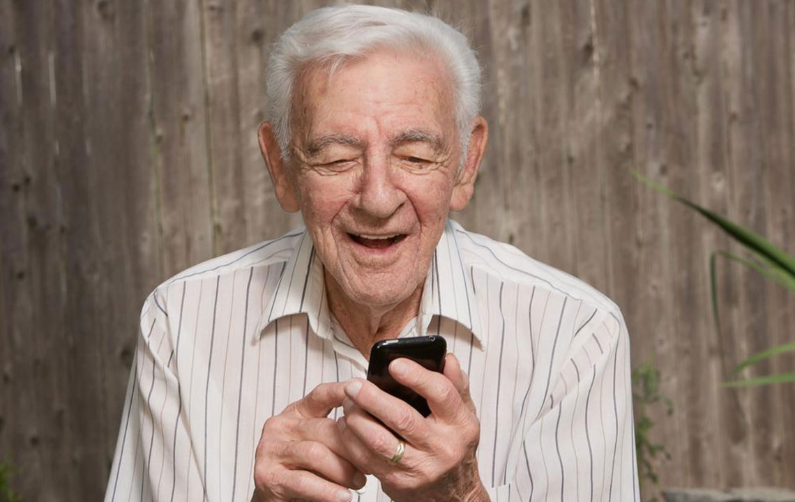 5 popular cell phones for seniors