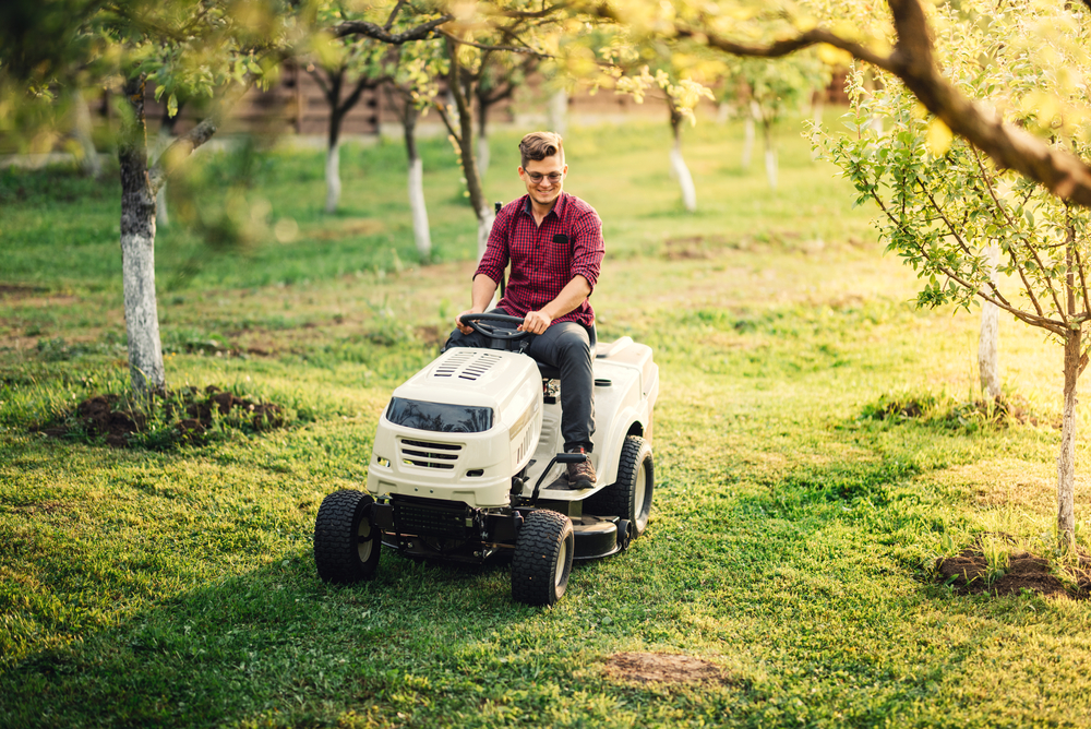 Advantages of Ride Lawn Mowers