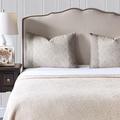 Eastern Accents Sabelle Gold/Off-White Farmhouse/Country Duvet Cover Set in White/Yellow | Full Duvet Cover + 6 Additional Pieces | Wayfair BDF-365