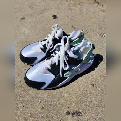 Nike Shoes | Nike Huarache Run Kids Shoe 3y - Movie Used! | Color: Green/White | Size: 3y